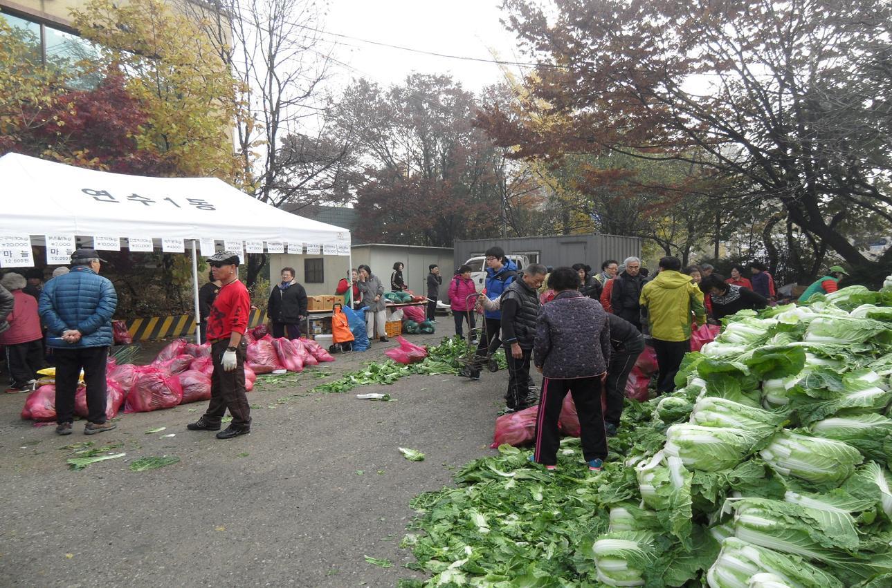 연수1동, 자매결연지역 농산물 직거래장터 성황리 개최의 2번째 이미지