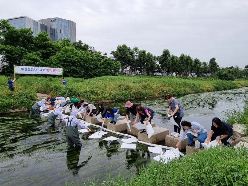 연수구, 승기천서 수질오염사고 대비 방제 훈련 실시