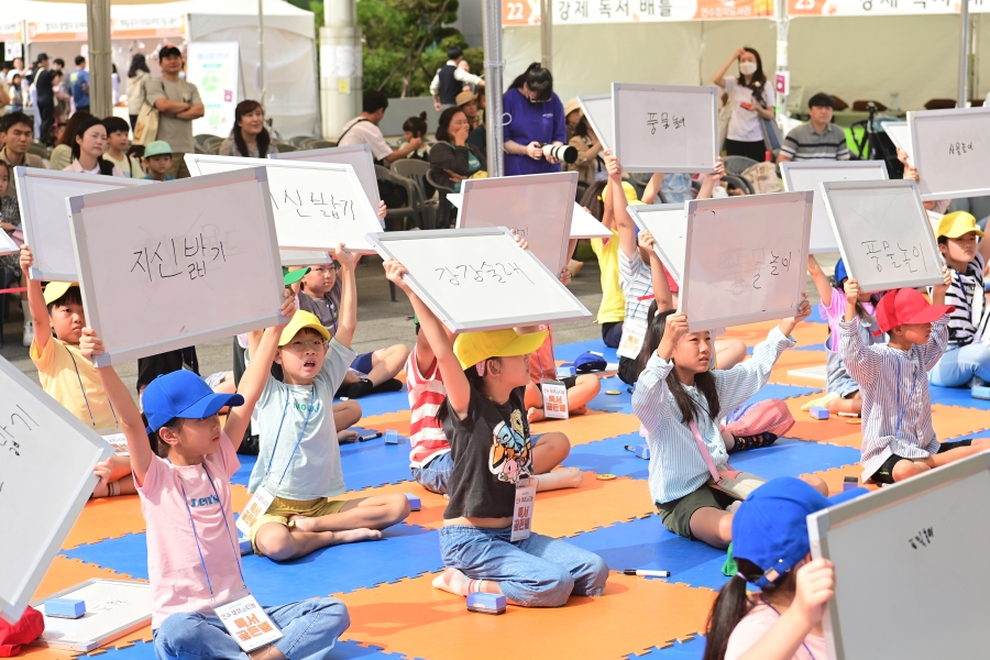 연수구, 주말 북페스티벌 성황…광장서 ‘가을 북캉스’ 만끽