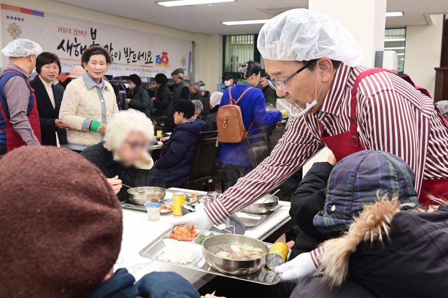 이재호 연수구청장, ‘연수구 노인복지관 경로식당’ 배식 봉사