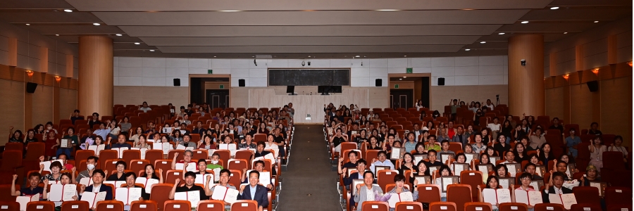 연수구는 지난 4일 구청 연수아트홀에서 주민자치회 위원들과 관계 공무원이 참석한 가운데 제3기 연수구 주민자치회 보궐위원 위촉식을 진행했다