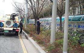 활기찬 봄맞이 도로정비 “새단장 분주” (2006. 춘계 도로시설물 점검 · 정비)의 3번째 이미지